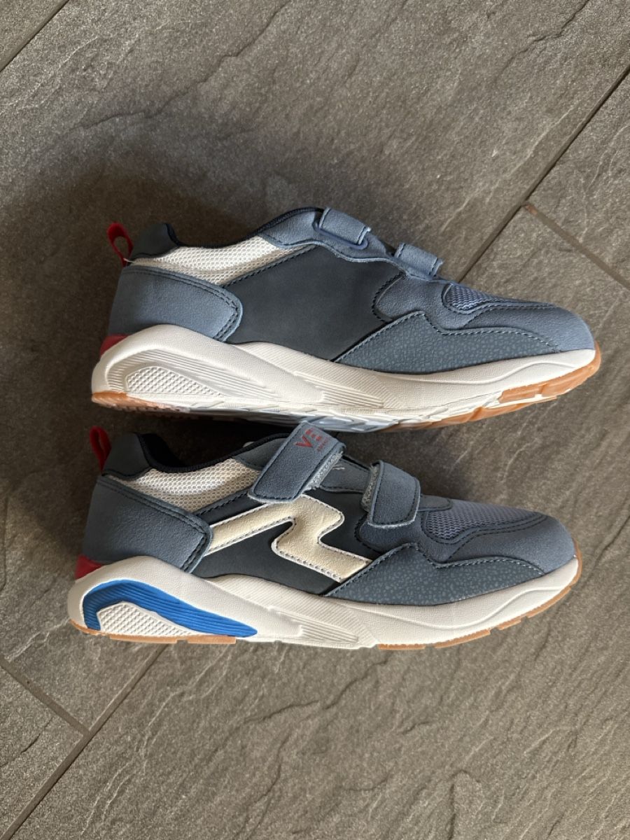 Chaussures garçon: Neue Sneakers Gr. 35 – Neuf (Voir description) à Frauenkappelen par leola1973 1