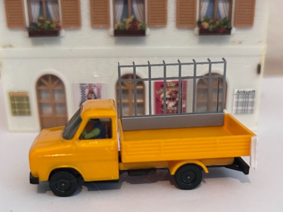 Herpa Modellautos: Herpa Ford Transit B Glastransporter  orange – Gebraucht aus Goldach von Manyro55