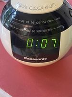 Radio mit Uhr und Wecker