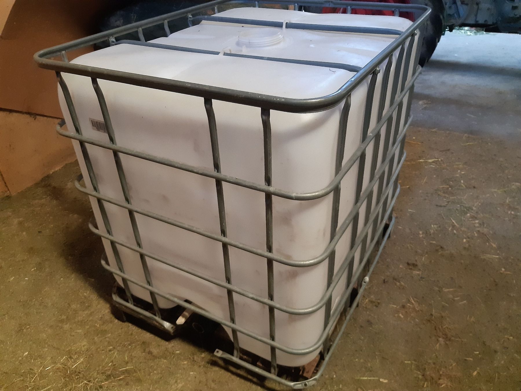 Abbeveratoi e trogoli: IBC 1000lt. Tank defekt! – Difettoso da Mettmenstetten venduto da LandForst