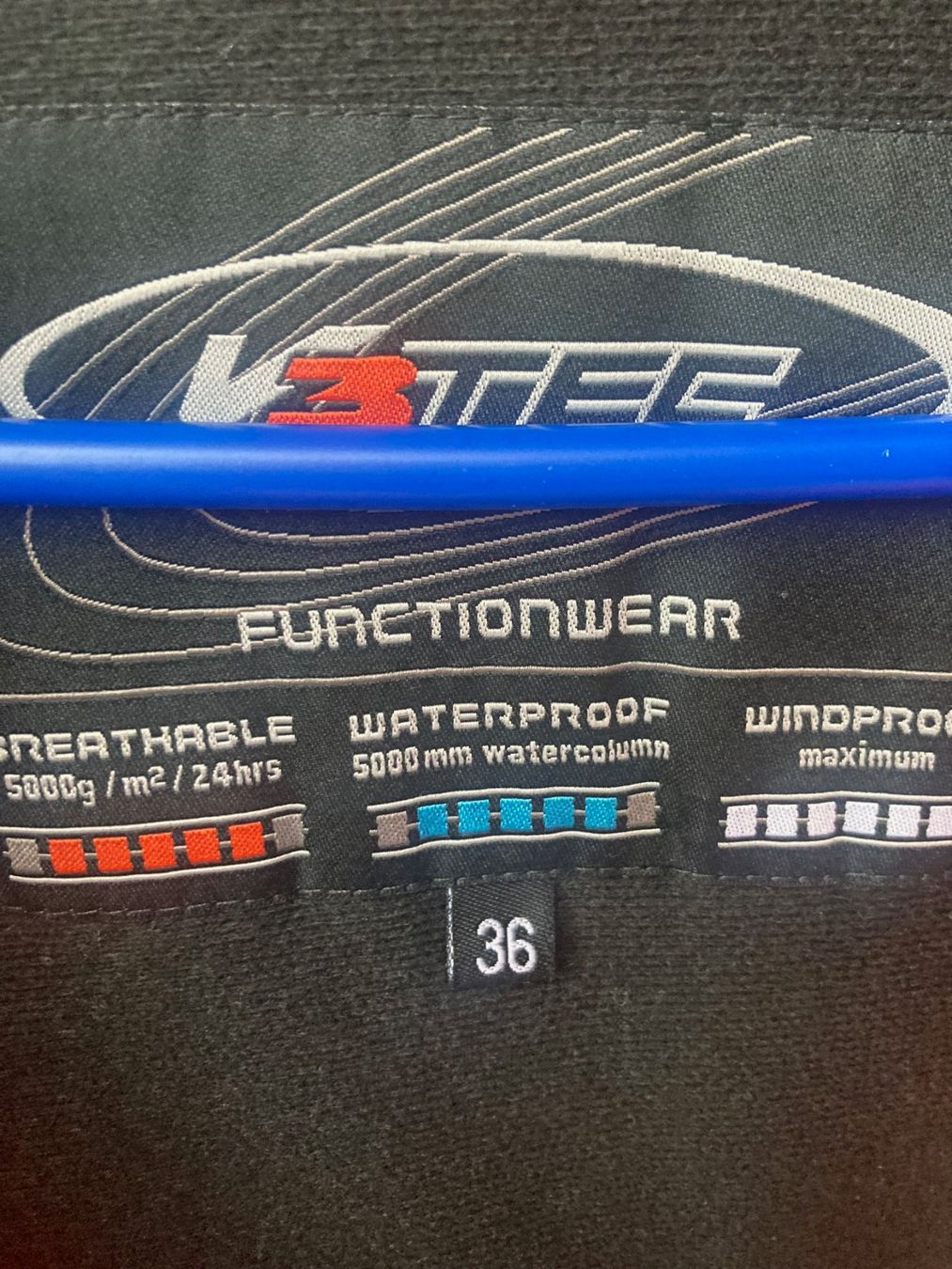 Completi, tute sportive e funzionali: Damen-Skianzug mit Hose – Usato da Kreuzlingen venduto da Affkur 1