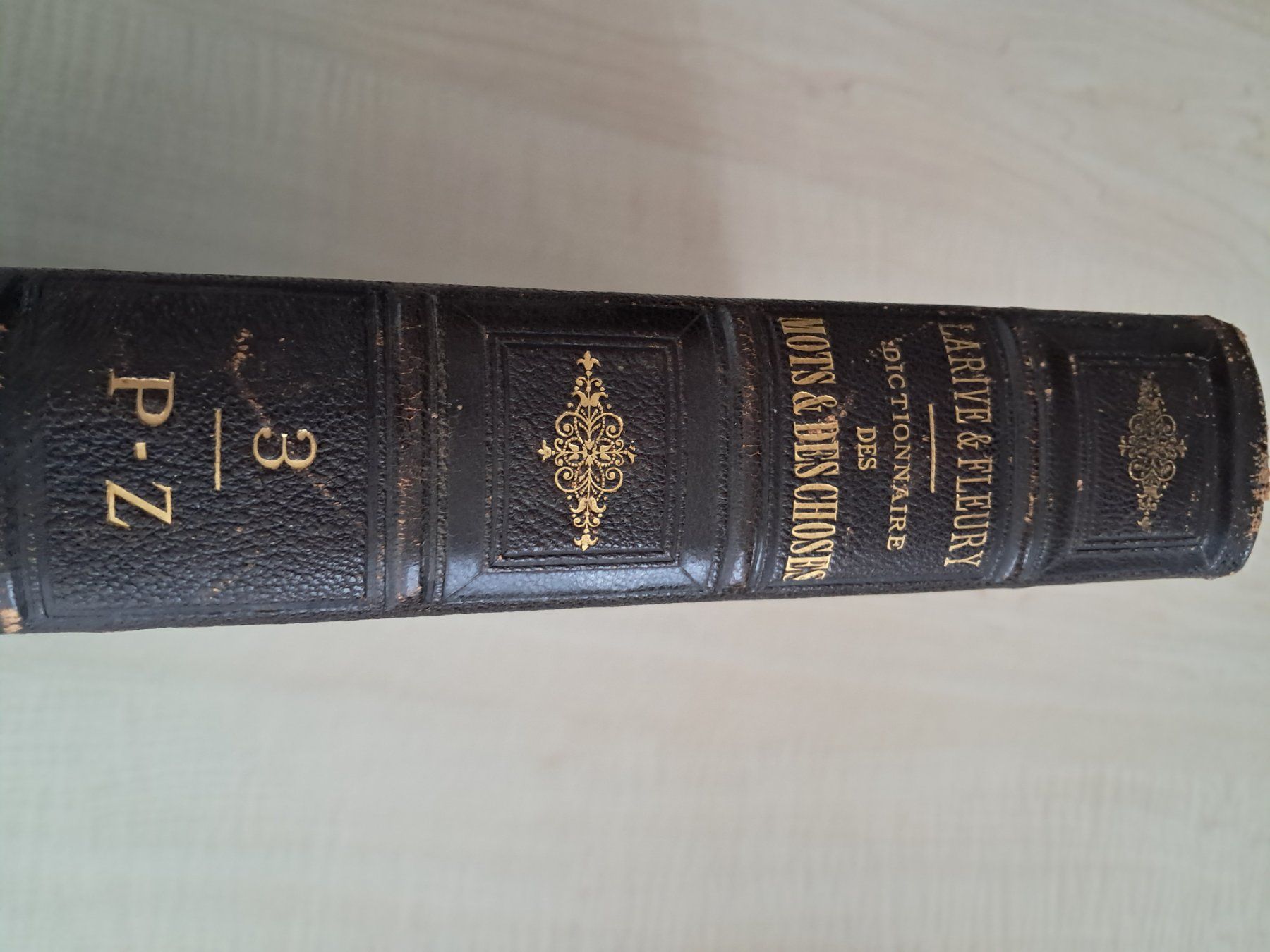 Statuette: Anciens livres – Usato da moutier venduto da Dupont50 3