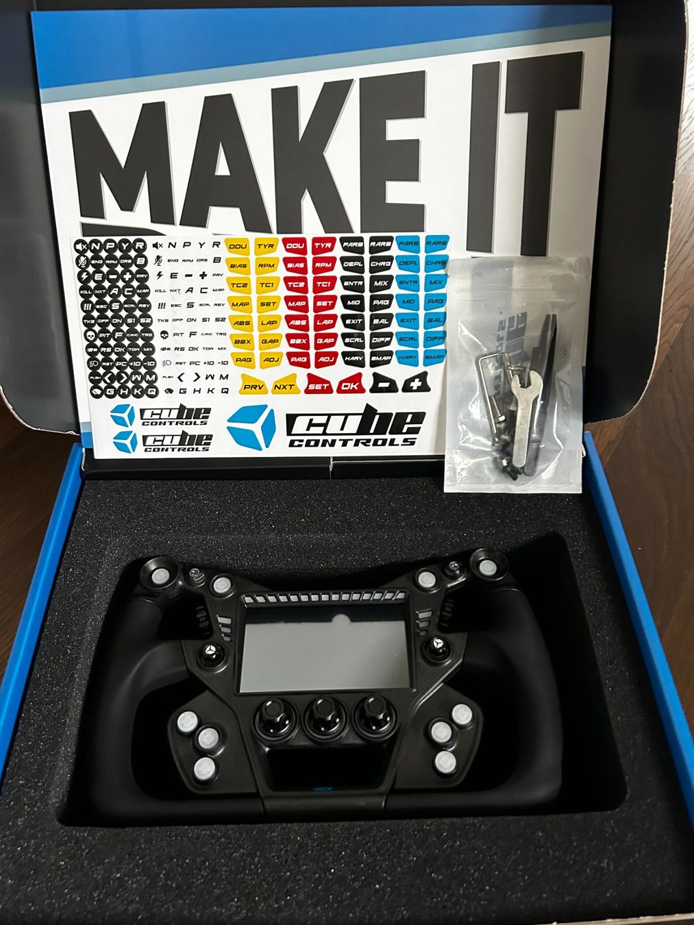 Controller: Cube Controls GT-X2 Black - 300mm Simracing SteeringWheel – Nuovo (secondo la descrizione) da Gerlafingen venduto da Roletto 4