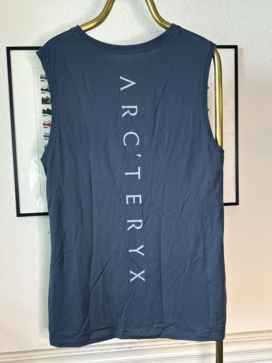 Arcteryx T-shirt: Débardeur Arc'teryx, Size XXL – Usato da Neuchâtel venduto da sharposneaks 5