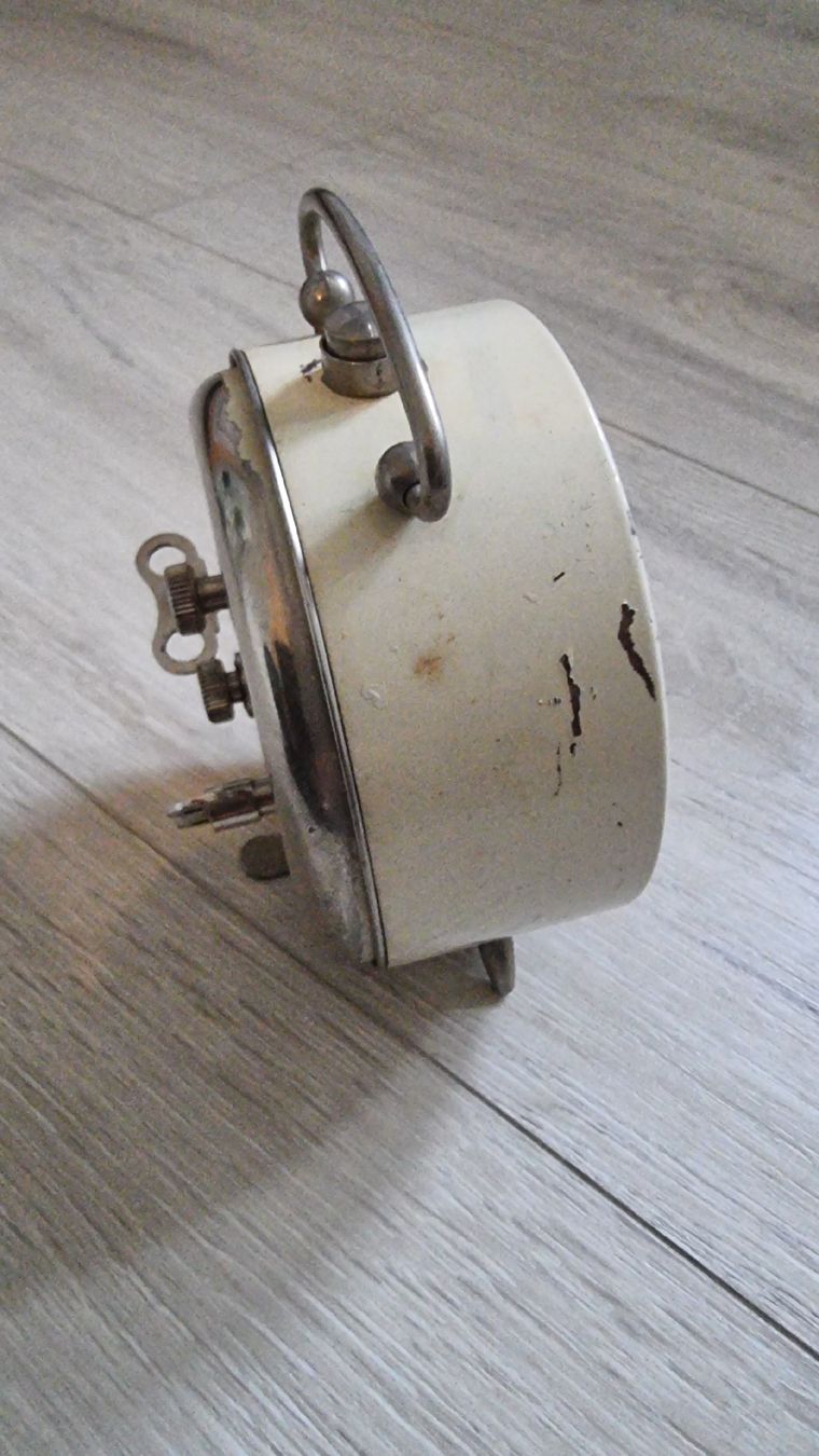 Junghans Sveglie: Antiker Junghans Wecker funktioniert. – Usato da Wigoltingen venduto da Zuckerfee84 2