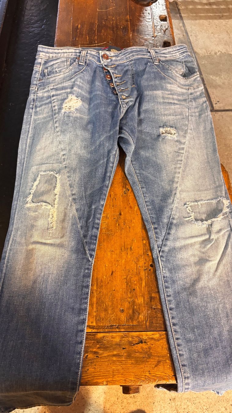 Jeans: Damen Jeans grösse 42 8er Pack. – Usato da Münchenstein venduto da tsp01 1