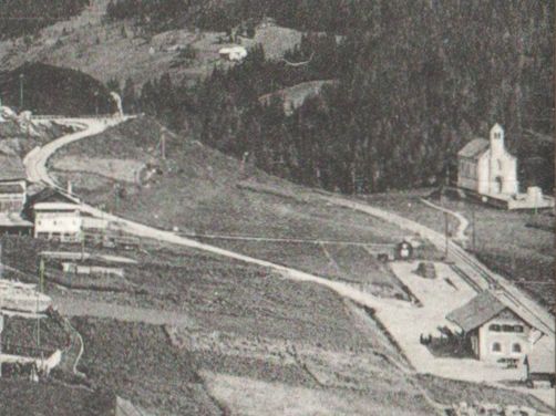 Cartoline postali: ARDEZ: Blick über die Dächer, Bahnhof 1914 – Usato da Engelburg venduto da Swisscards