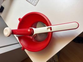 Tupperware Passiermühle «Flotte Lotte», rot