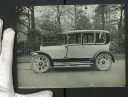 Fotografie Auto Singer, PKW aufgebaut vo