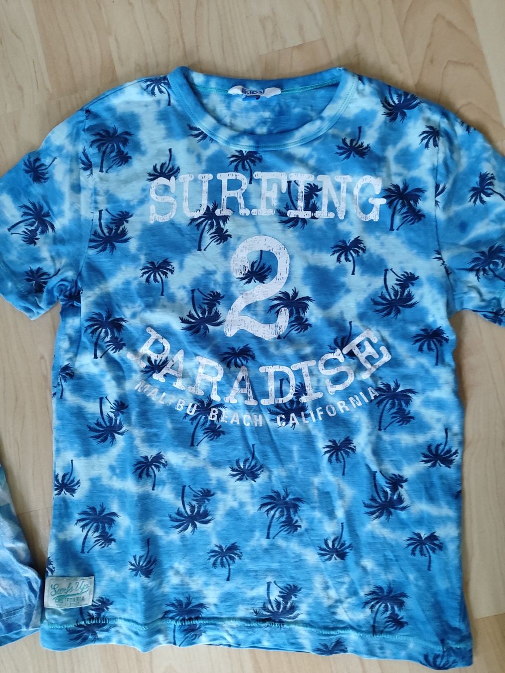 Camicie, T-shirt & Polo: 2 coole Batik Shirts Gr. 122/128 – Usato da Seon venduto da Mandes1 3