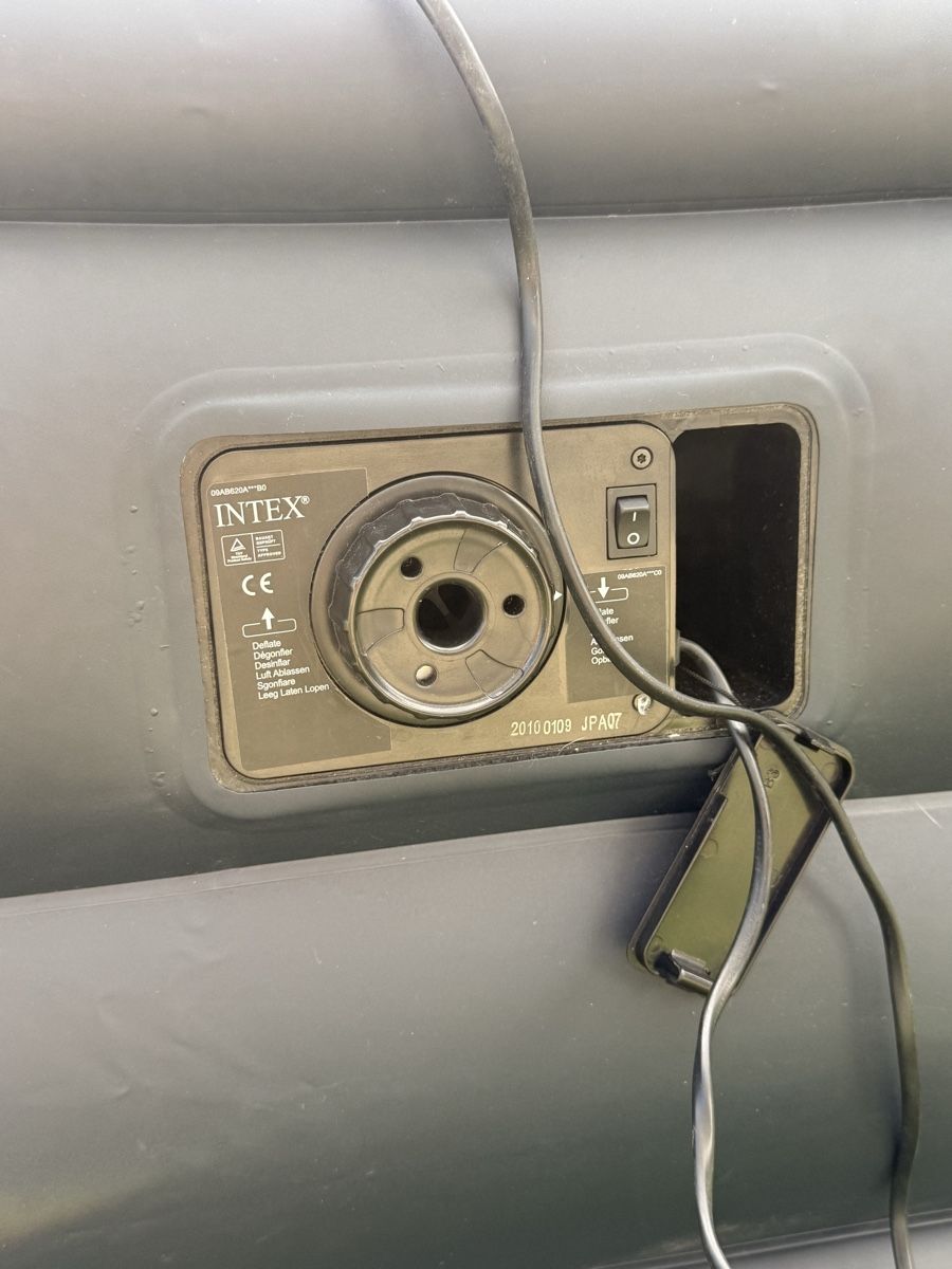 Betten: Luftbett INTEX Doppelbett mit integrierter Pumpe – Gebraucht aus Baldegg von Jacky-Maus 5