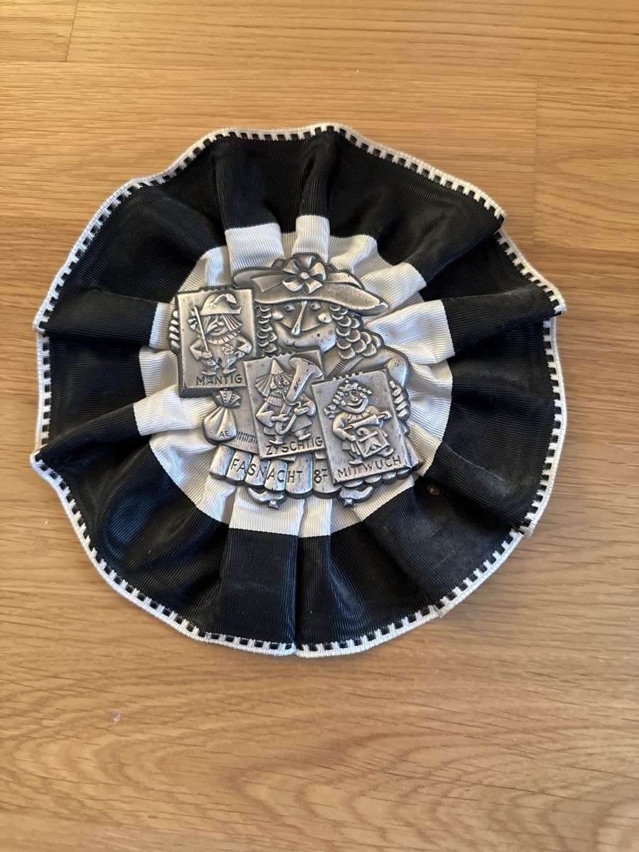 Placchette & Badge: Basler Zugblaggedde 1987 – Usato da Basel venduto da Tizi.L