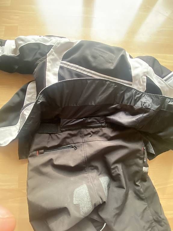 Lotti di vestiti: Motorrad Kleidung plus Helm – Usato da Biberist venduto da nor_t5bk 3