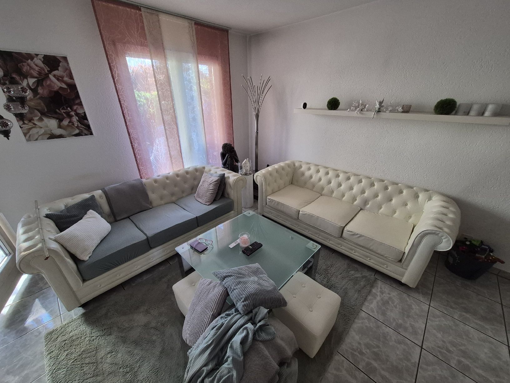 Sofas: 2x Chesterfield-lock Sofa creme Lederoptik 3 Sitzer – Gebraucht aus Selzach von Paradiso89 5