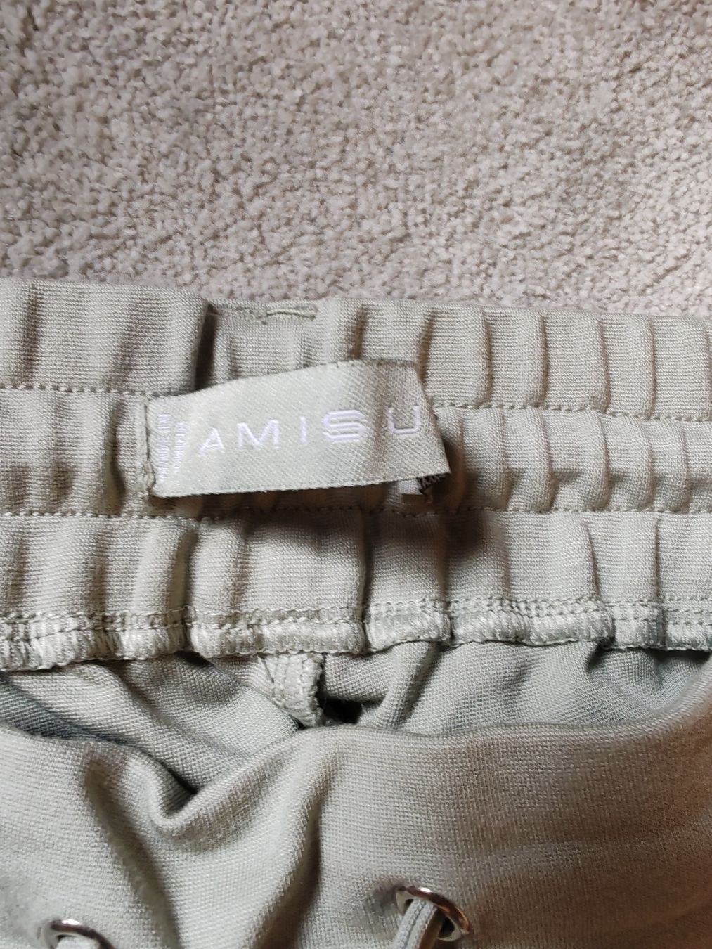 Pantaloni: Amisu Hose, Gr. 40, Khaki, bequeme Freizeithose – Usato da Untervaz venduto da DoniWii1985 1