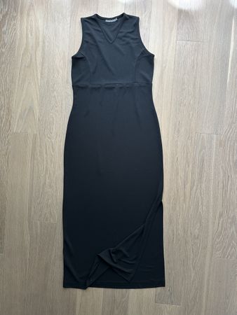 Schickes, schwarzes Kleid mit Schlitz, Grösse 36