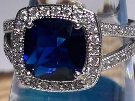 Bague élégante saphir bleu profond  💍