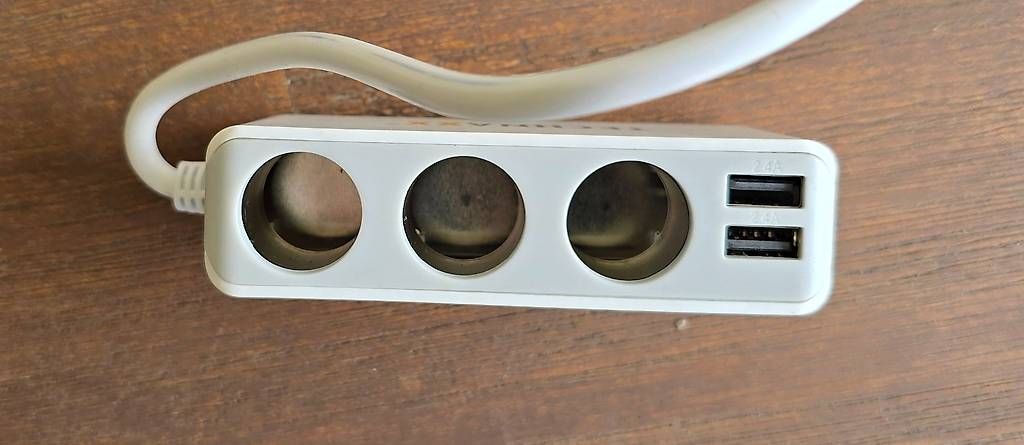 Caricabatterie: 4-fach USB Auto-Ladegerät – Usato da Steinerberg venduto da Bcsbcs 2