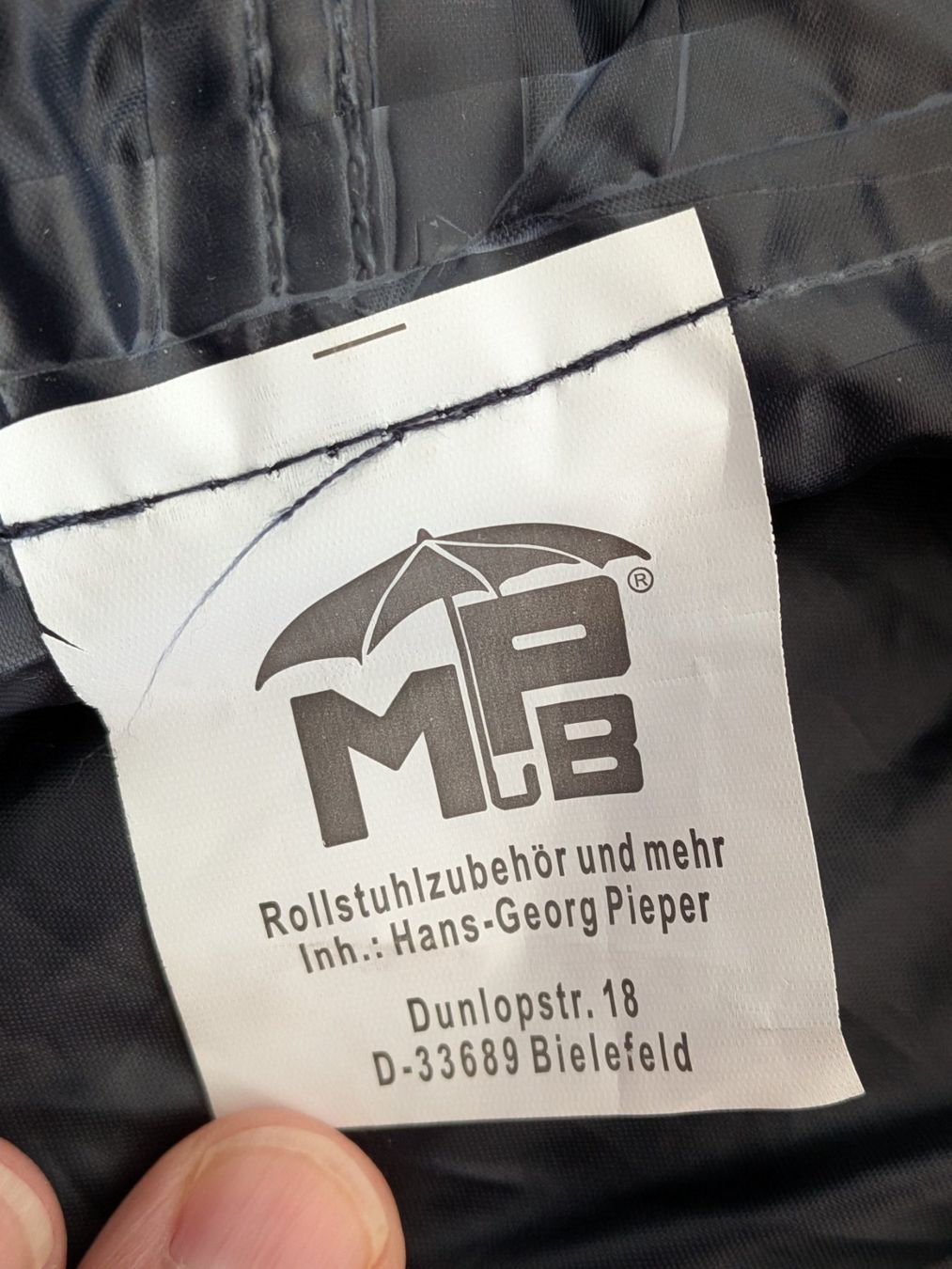 Rollstühle: Blauer Rollstuhlregenschutz, rundum verpackt – Gebraucht aus St. Gallen von Bisaknosp 1
