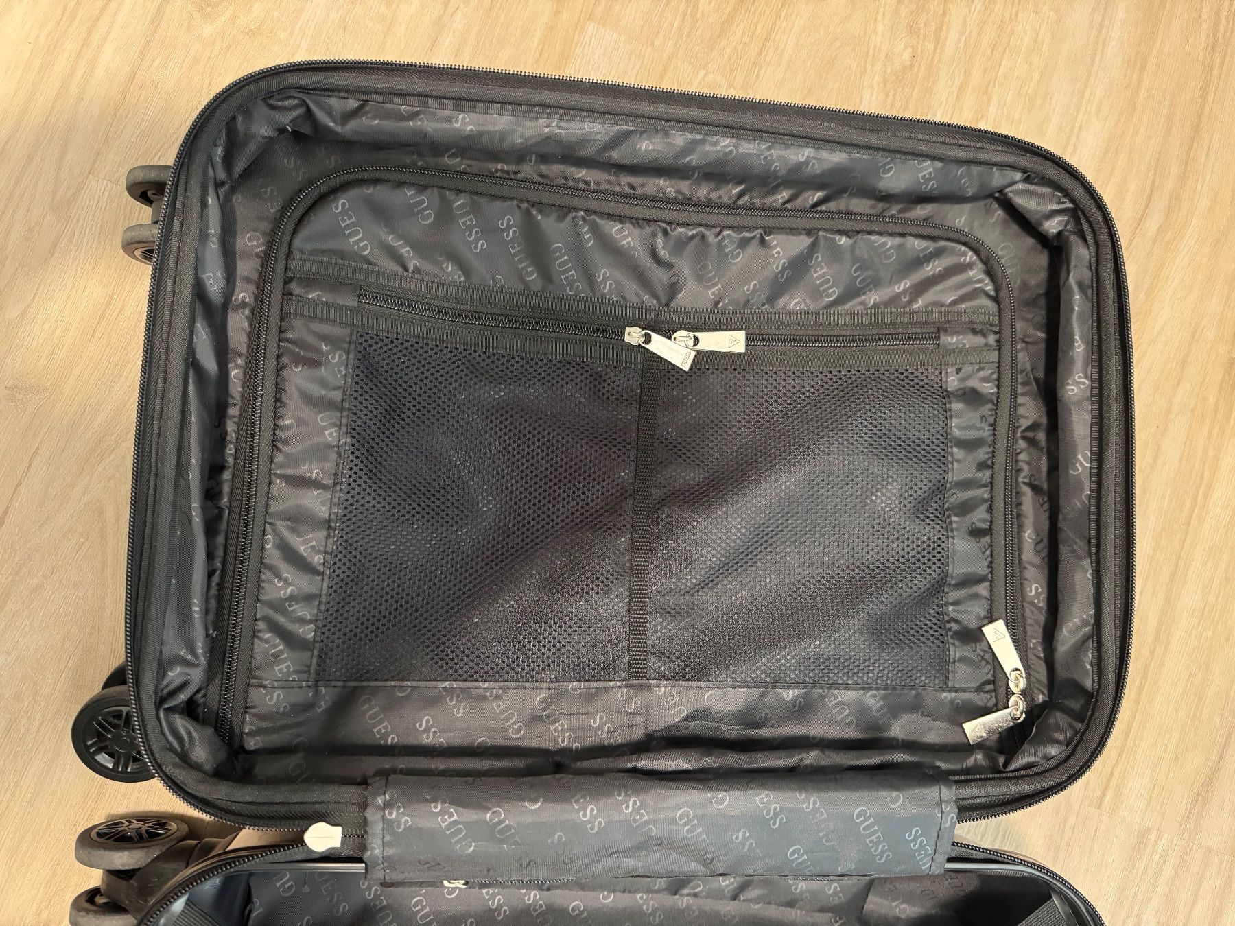 Valises de voyage: Guess Handgepäckkoffer schwarz – D'occasion à Maisprach par jokoundklaas 9