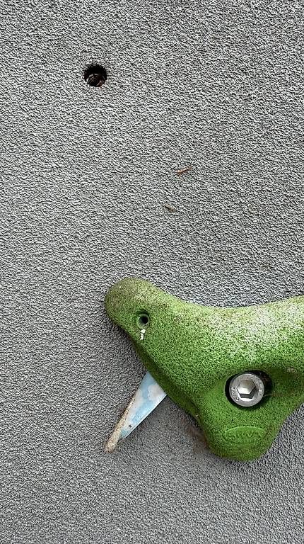 Murs & prises d'escalade: Kletterwand mit Griffe – D'occasion à Rütschelen par BGK2 4