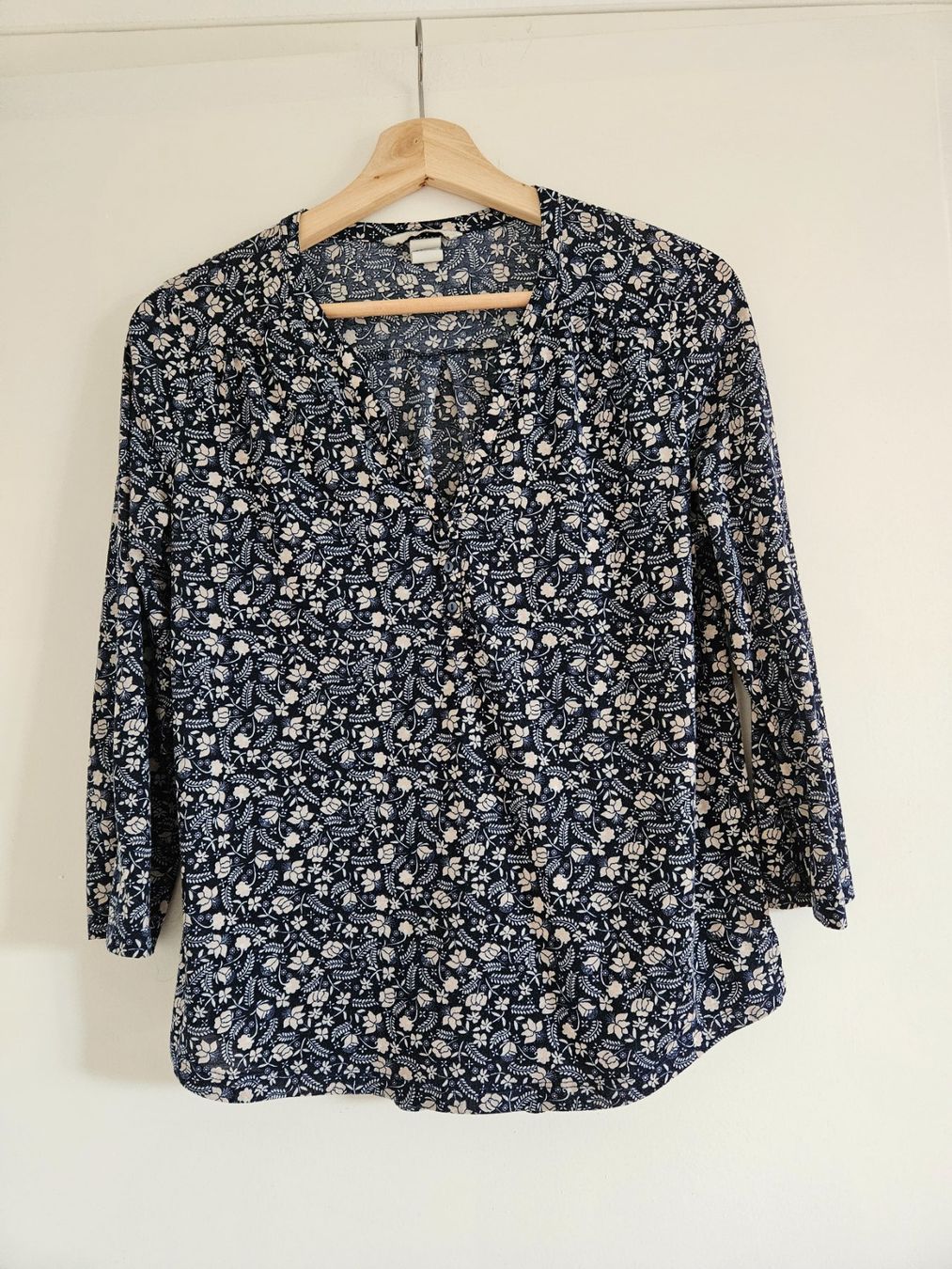 H&M Blusen: Wunderschöne Bluse mit Blumen Gr.S – Gebraucht aus Schaffhausen von sabrina915