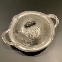 Jugendstil-Schüssel mit Deckel, aus Zinn, um 1900