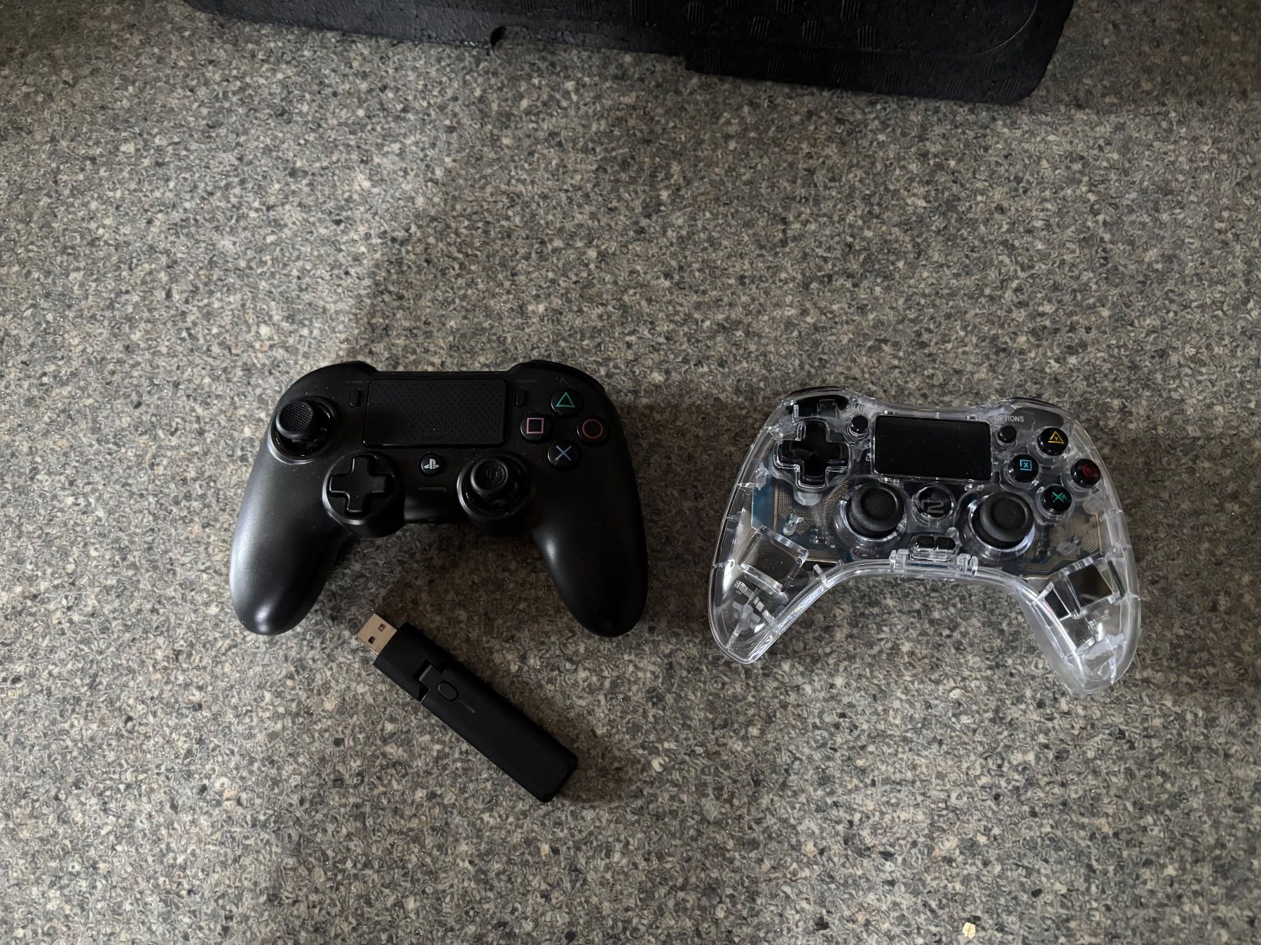 Controller: Zwei Controller PlayStation – Usato da Bern venduto da raupenimmersatt