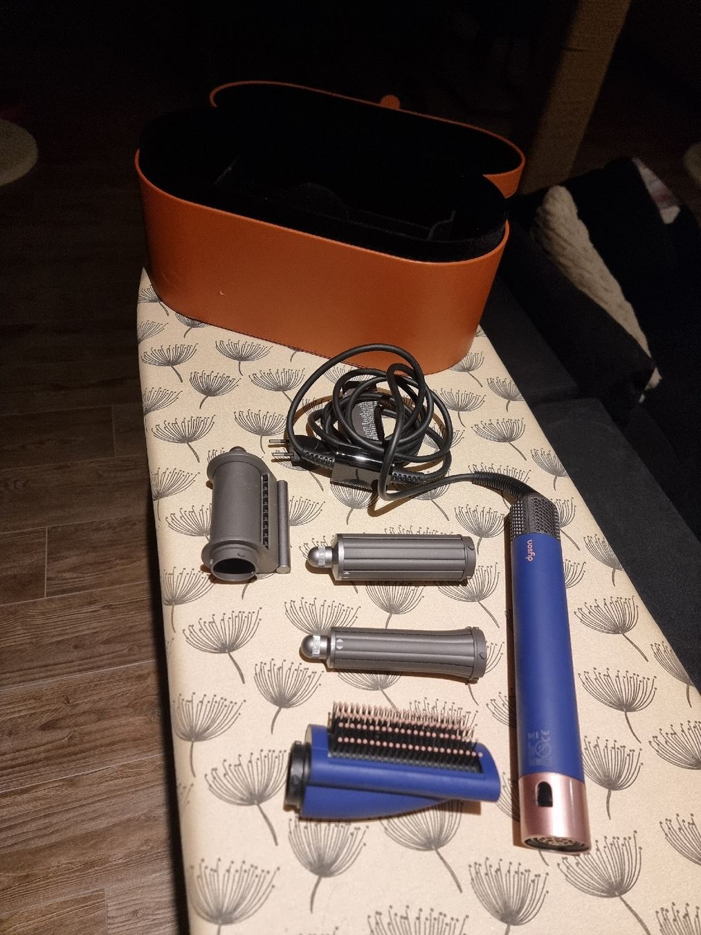 Dyson Sèche-cheveux: Sèche-cheveux Dyson Airwrap avec accessoires – D'occasion à Vuippens par FSPracing 1