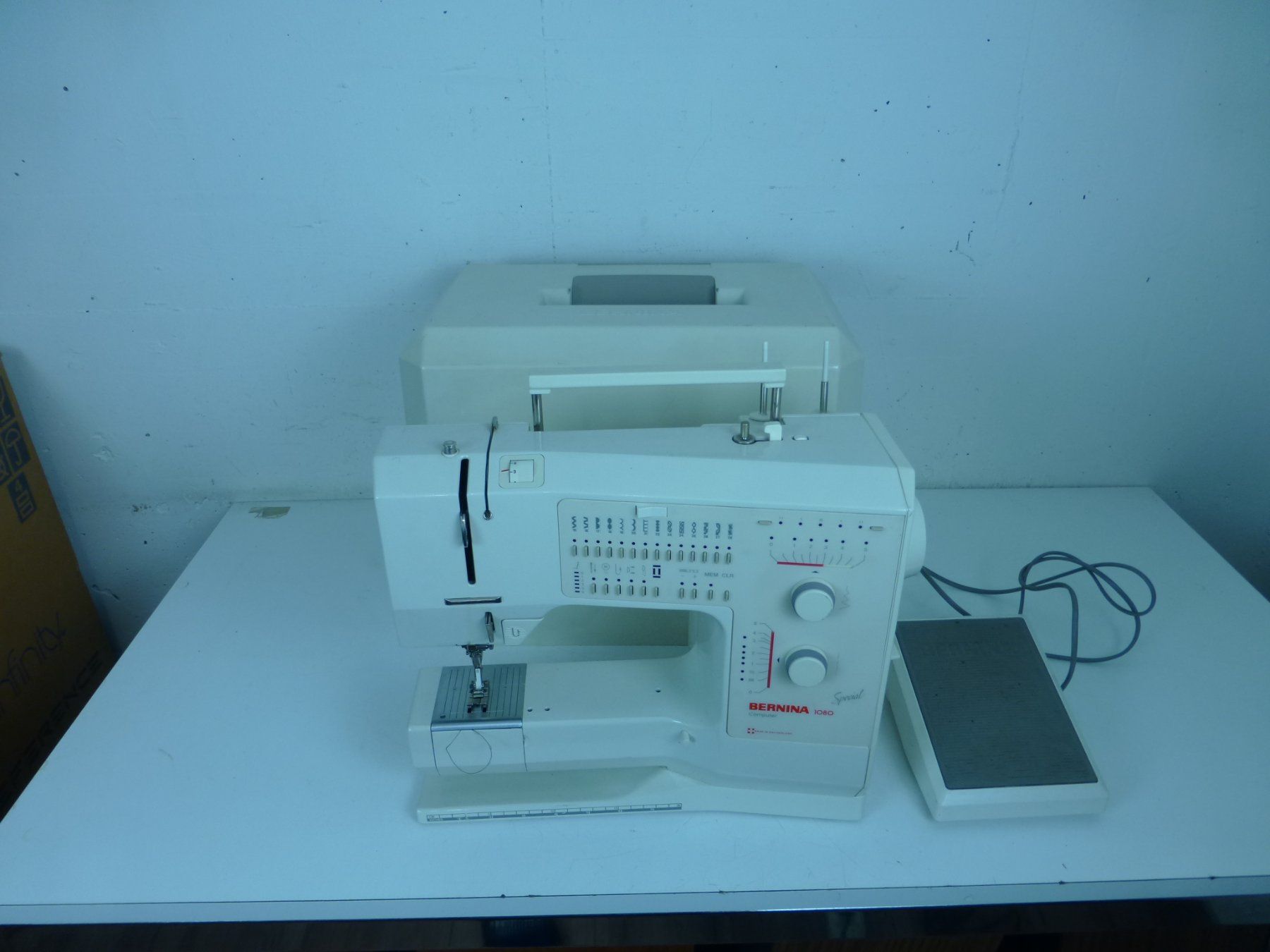 Bernina Macchine da cucire: Bernina 1080 mit Koffer Defekt – Difettoso da Fahrweid venduto da Omuki