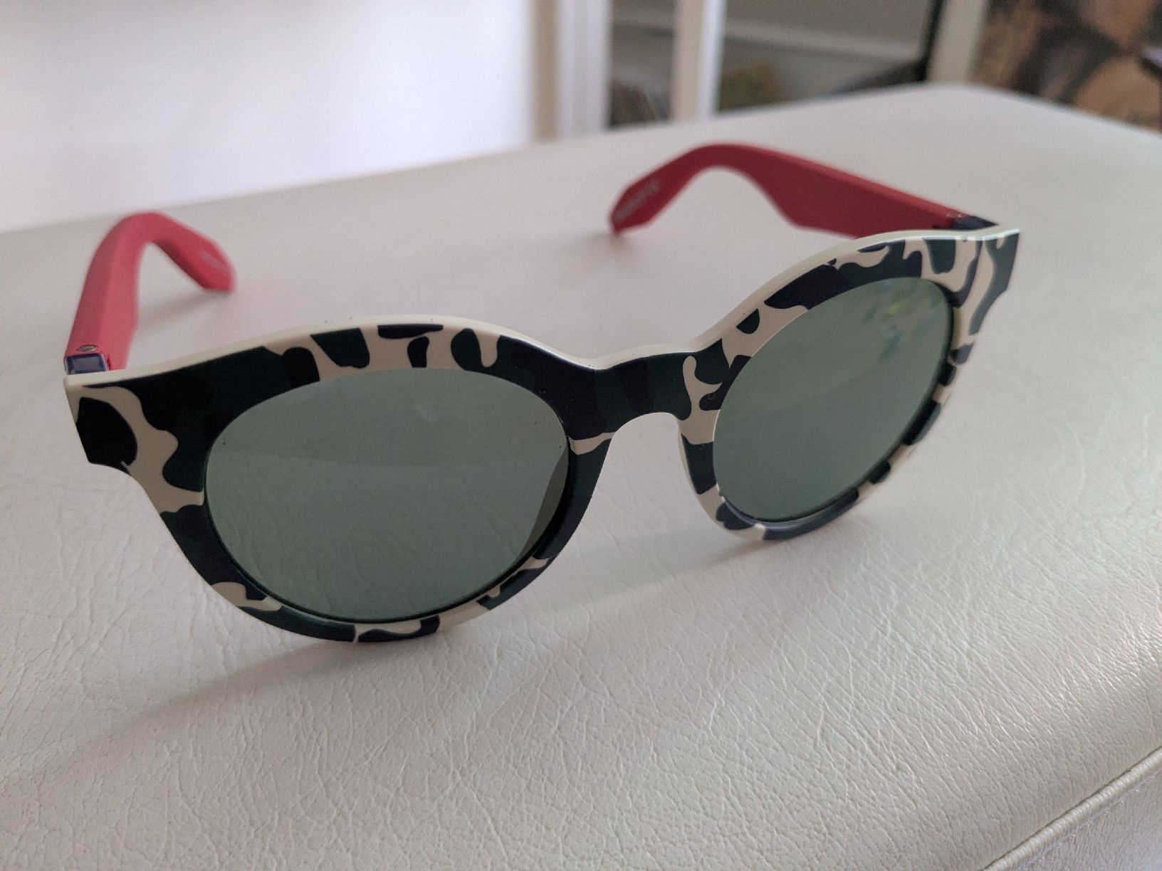 Occhiali & Lenti: Lunettes de soleil Swatch comme neuves – Usato da Genève venduto da maiakovski