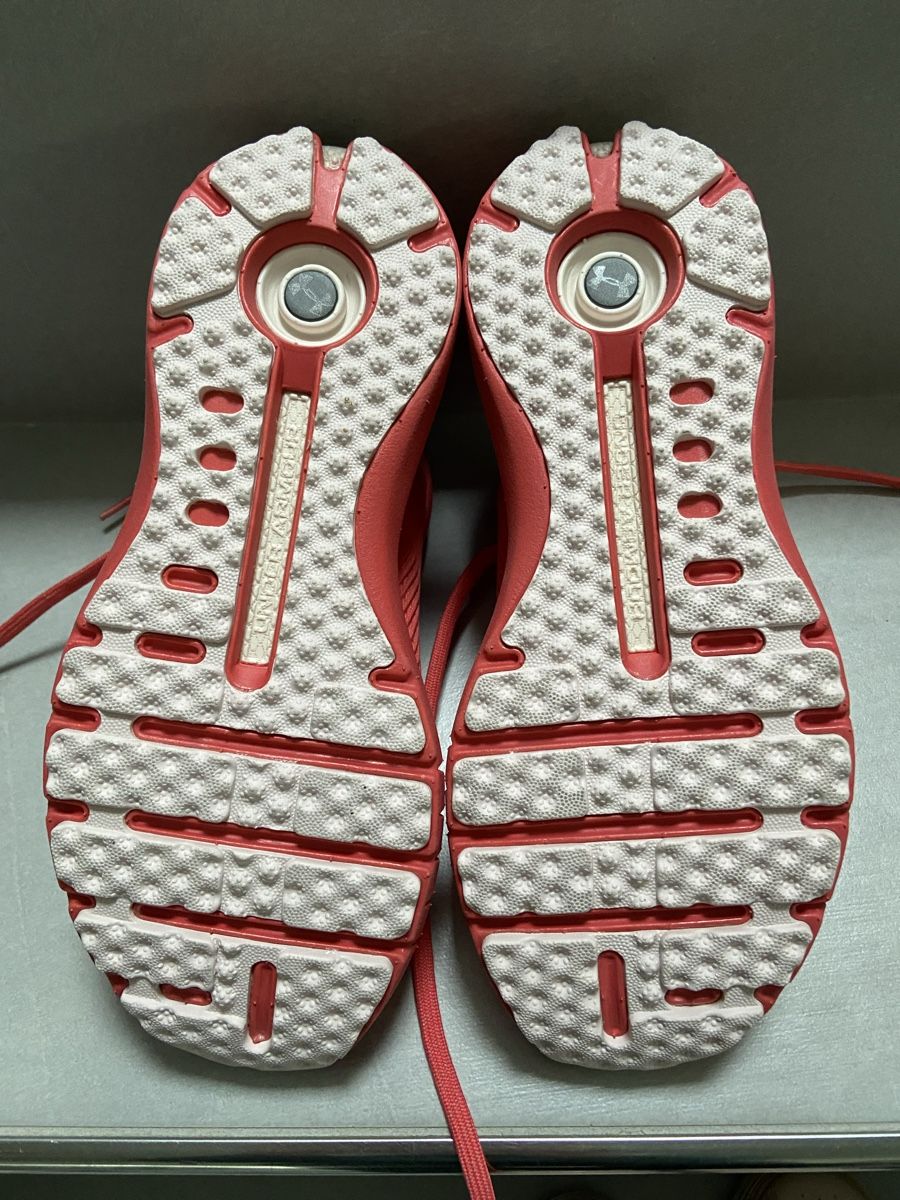 Under Armour Scarpe da donna: Sportschuh Under Armour – Nuovo (secondo la descrizione) da Büsserach venduto da vimeco.43 3