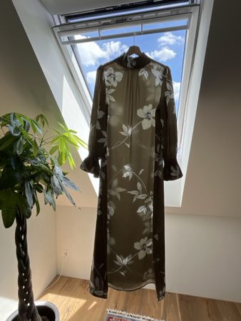 Kleid Langarm Blumenmuster Khaki Groesse S guter Zustand