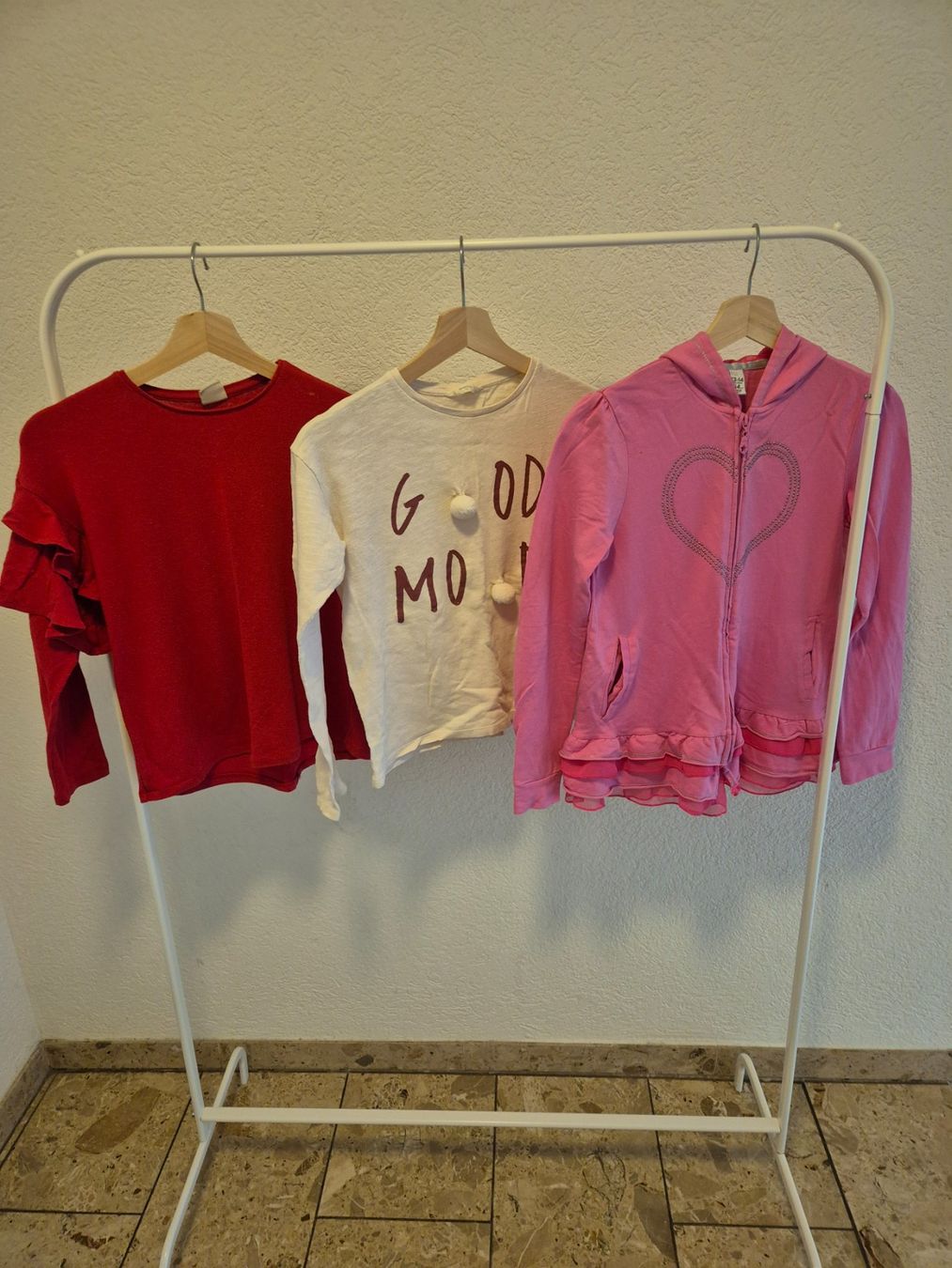 Lotti & Set di vestiti: Kleiderpaket, 8 Pullis, Mädchen 11-12 Jr. – Usato da Rieden AG venduto da Lapca 3