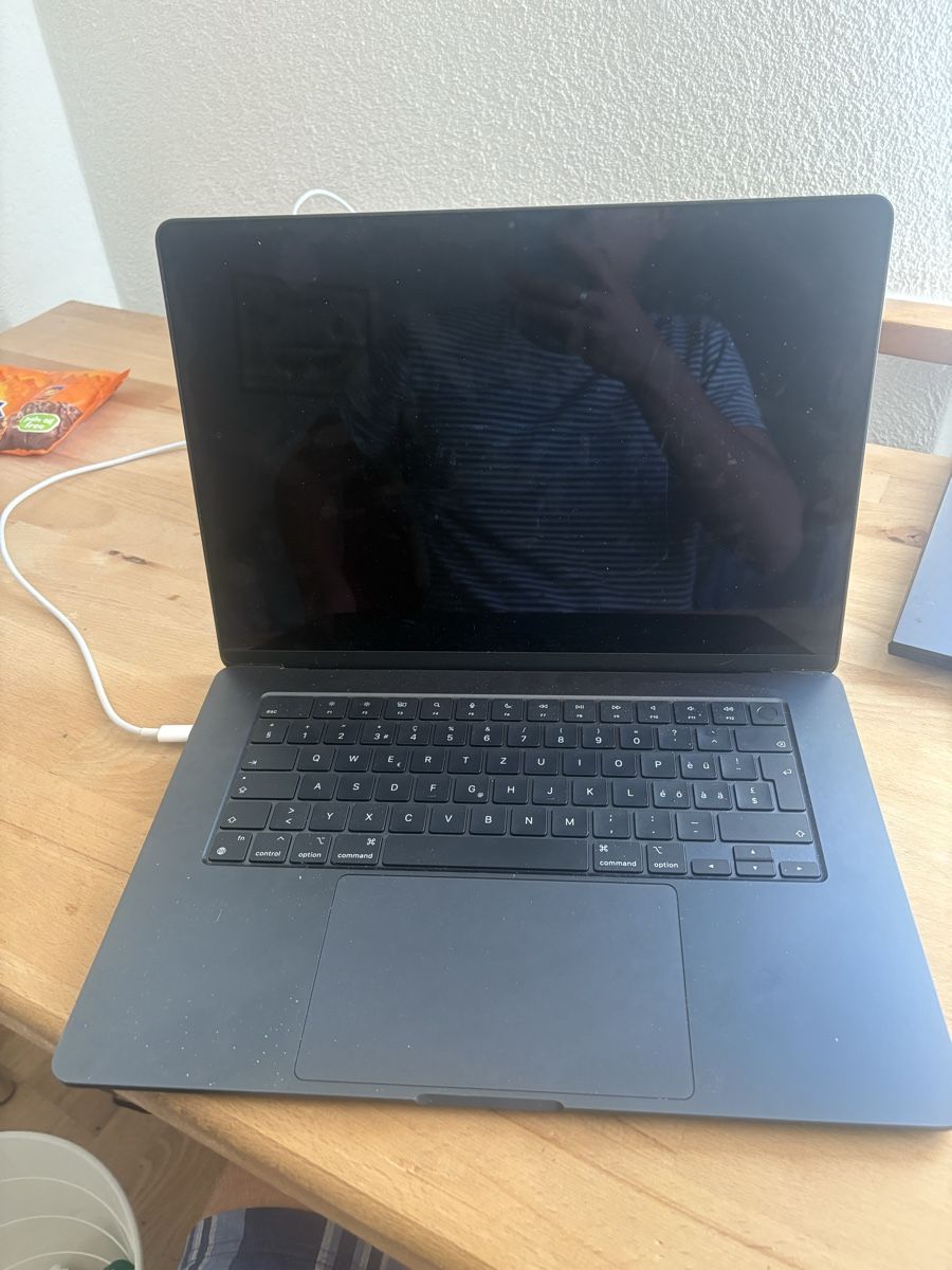 Apple Notebooks: MacBook 15 M3 – Neu (gemäss Beschreibung) aus Adliswil von van_yrp8