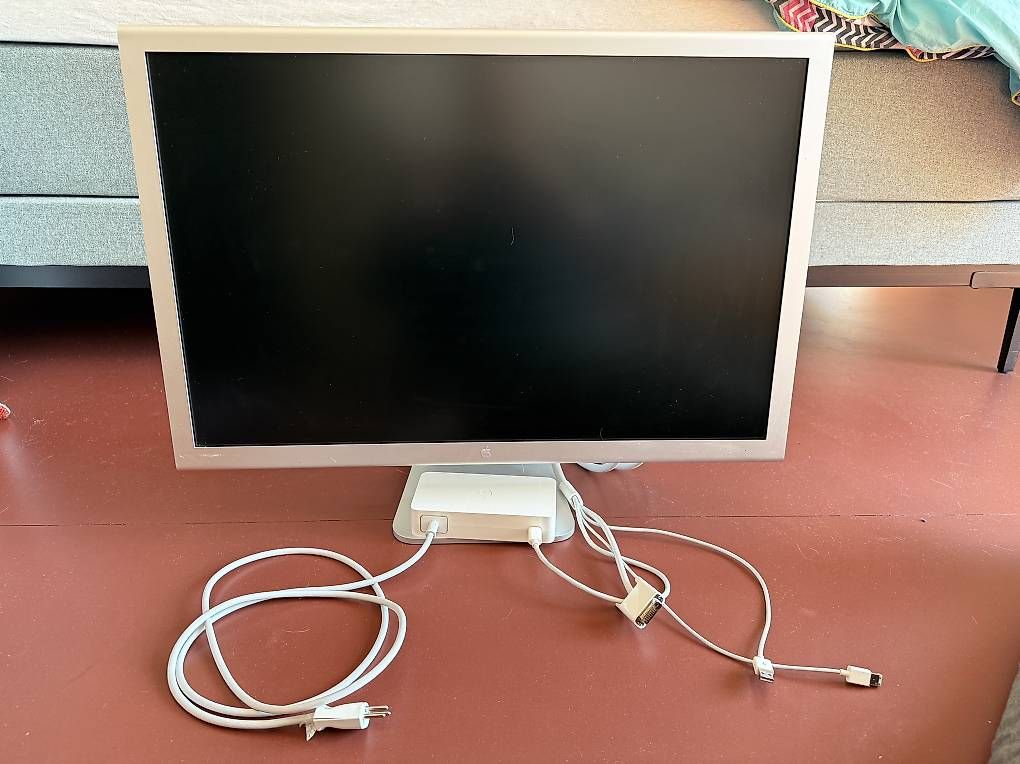 Apple Monitor: apple cinema display 30 zoll – Usato da Davos Dorf venduto da chrPrivate