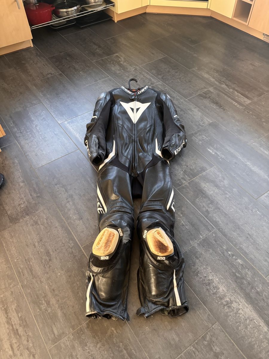 Dainese Completi: Dainesse Motorrad Lederkombi – Usato da Appenzell venduto da schenkdotcom