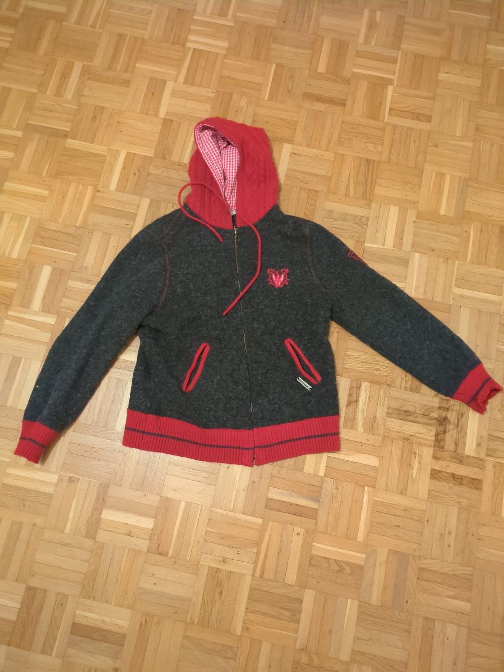Maglioni & Felpe: Warmer Pullover aus Filzwolle – Usato da Emmenbrücke venduto da ghostvamp1re