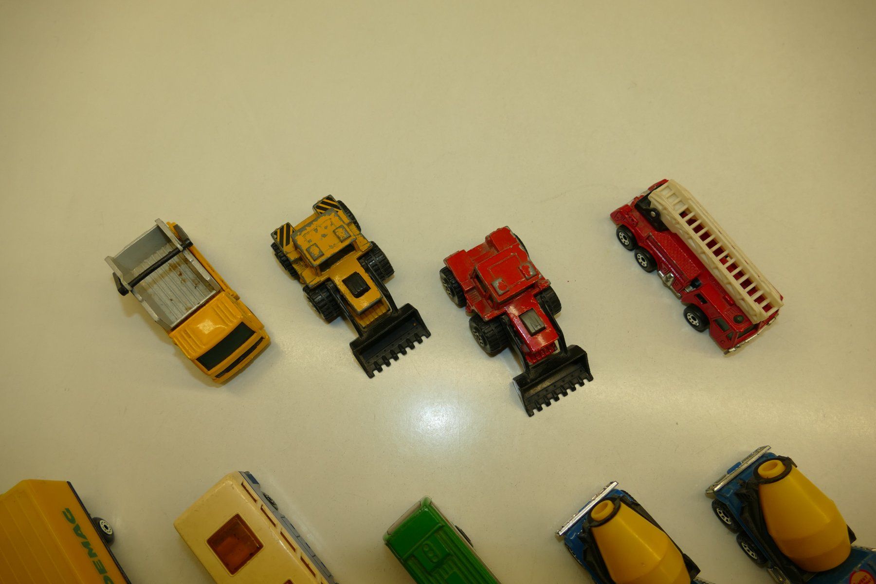 Matchbox Giocattoli: Matchbox: 9xFahrzeuge – Usato da Niederhasli venduto da Flash32 5