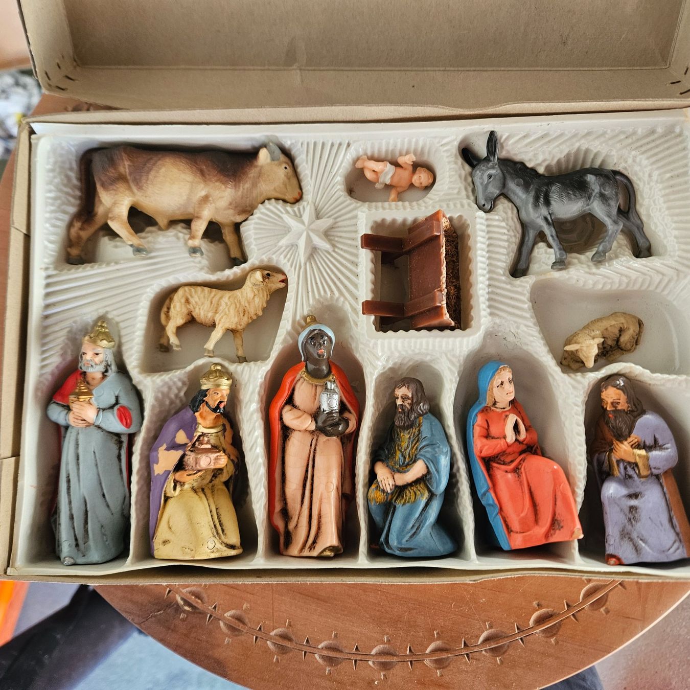 Tutte le decorazioni: WEIHNACHTSKRIPPE MIT HANDGEMACHTEN FIGUREN – Usato da Muttenz venduto da Samba01 1