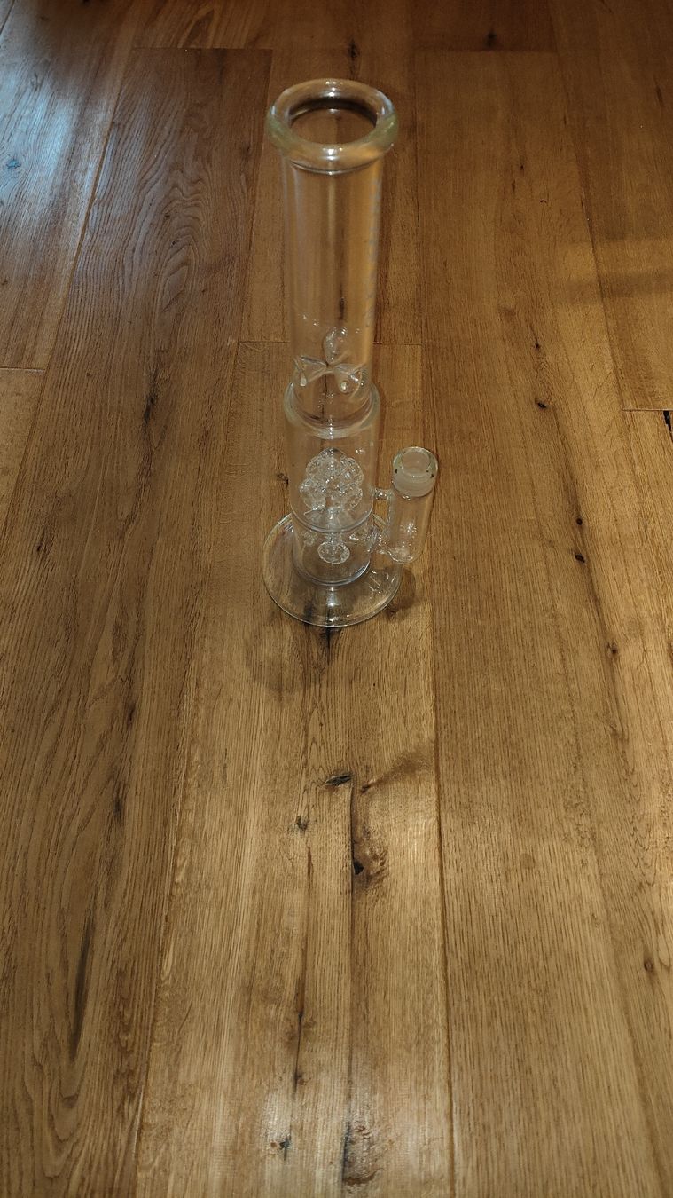 Wasserpfeifen: Glasbong mit Eiskerben und Diffusor - Top Zustand. – Gebraucht aus Oberdiessbach von thi_rp7v 1
