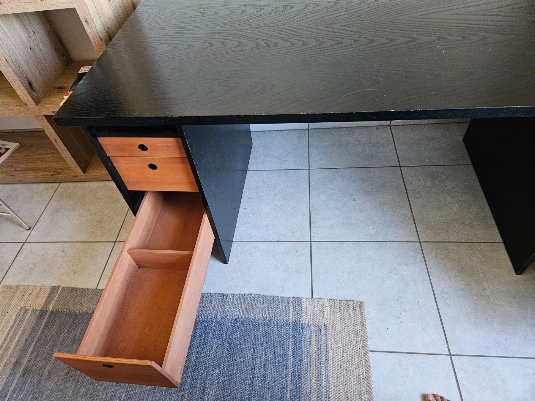 Schreibtische: Eleganter designed Schreibtisch – Gebraucht aus Olten von p_s_d75c 1