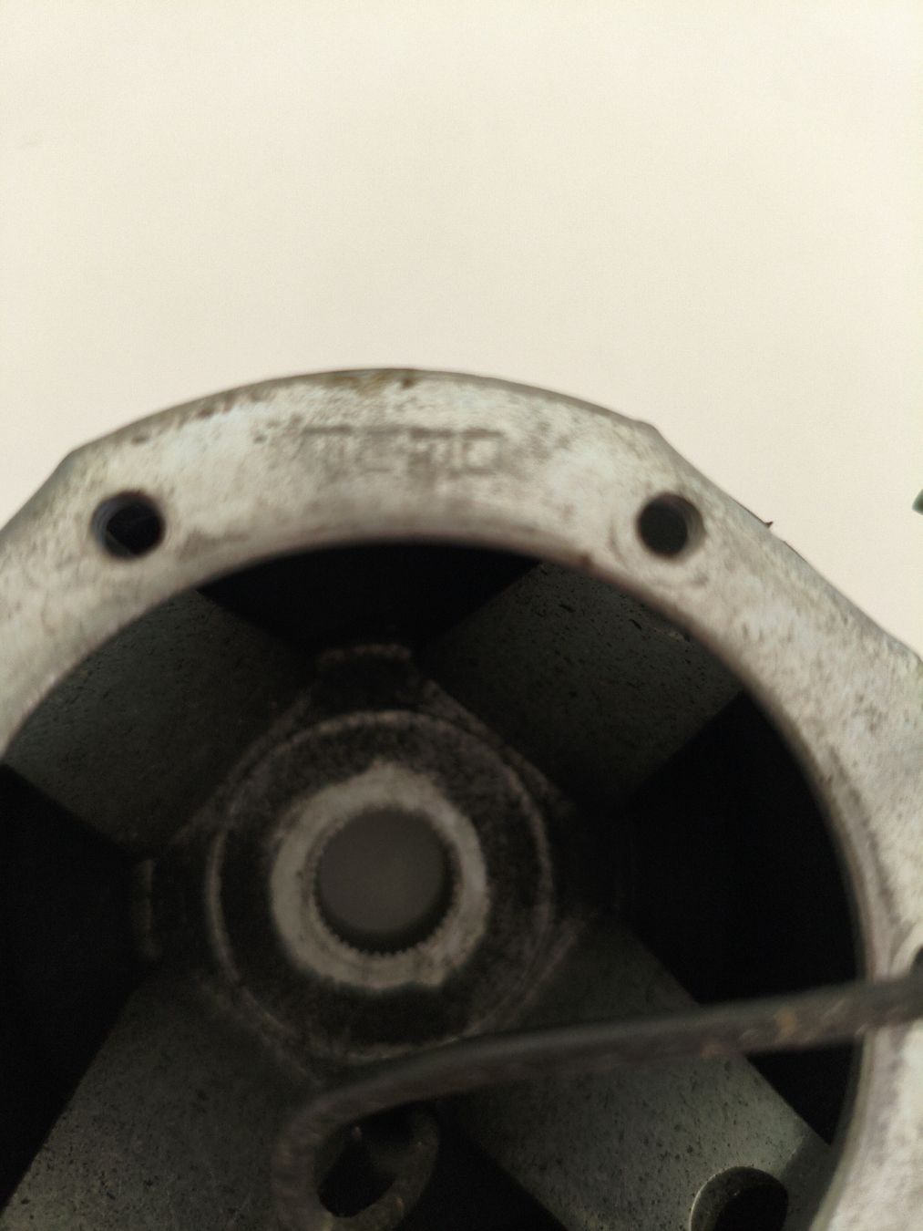 Tutti pezzi di ricambio auto: Lenkradnabe Momo – Usato da Stans venduto da thomin8989 3