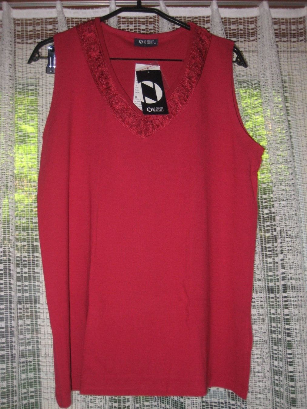 Top: Top dunkles rot Grösse 44 NEU! – Nuovo e nell'imballaggio originale da Füllinsdorf venduto da Schlupp