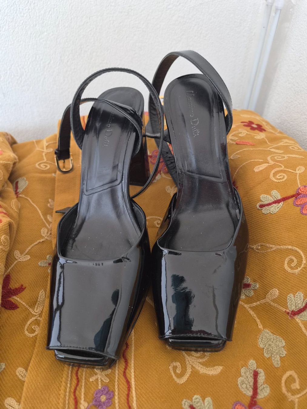 Massimo Dutti Scarpe da donna: Massimo Dutti schöner Glanzlederpumps Gr. 39 – Usato da Frenkendorf venduto da Chrigeli01