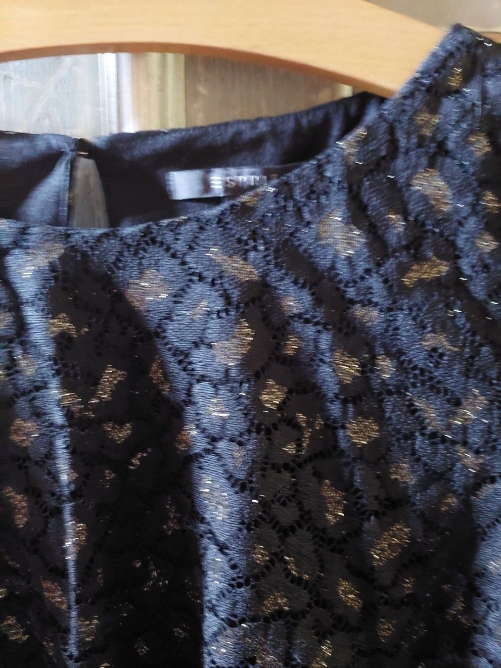 Esprit Blusen: Esprit - Bluse schwarz-gold XS – Gebraucht aus Besenbüren von teluride89 2