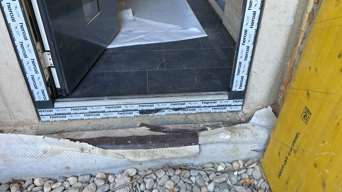 Türen: Hauseingangstüre in Alu – Neu (gemäss Beschreibung) aus Balsthal von lot_bj79 2