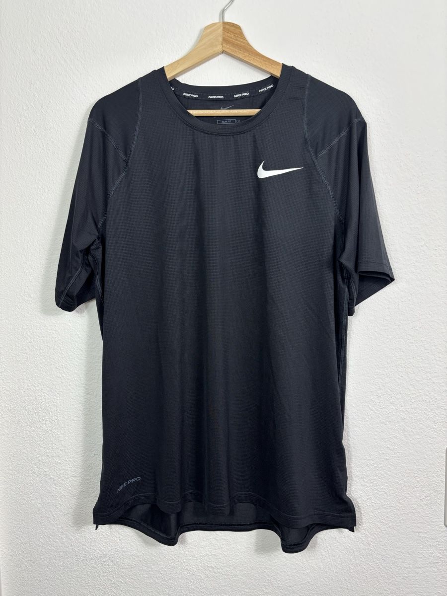 Nike T-shirts: Nike Sportshirt – D'occasion à Solothurn par skillsine
