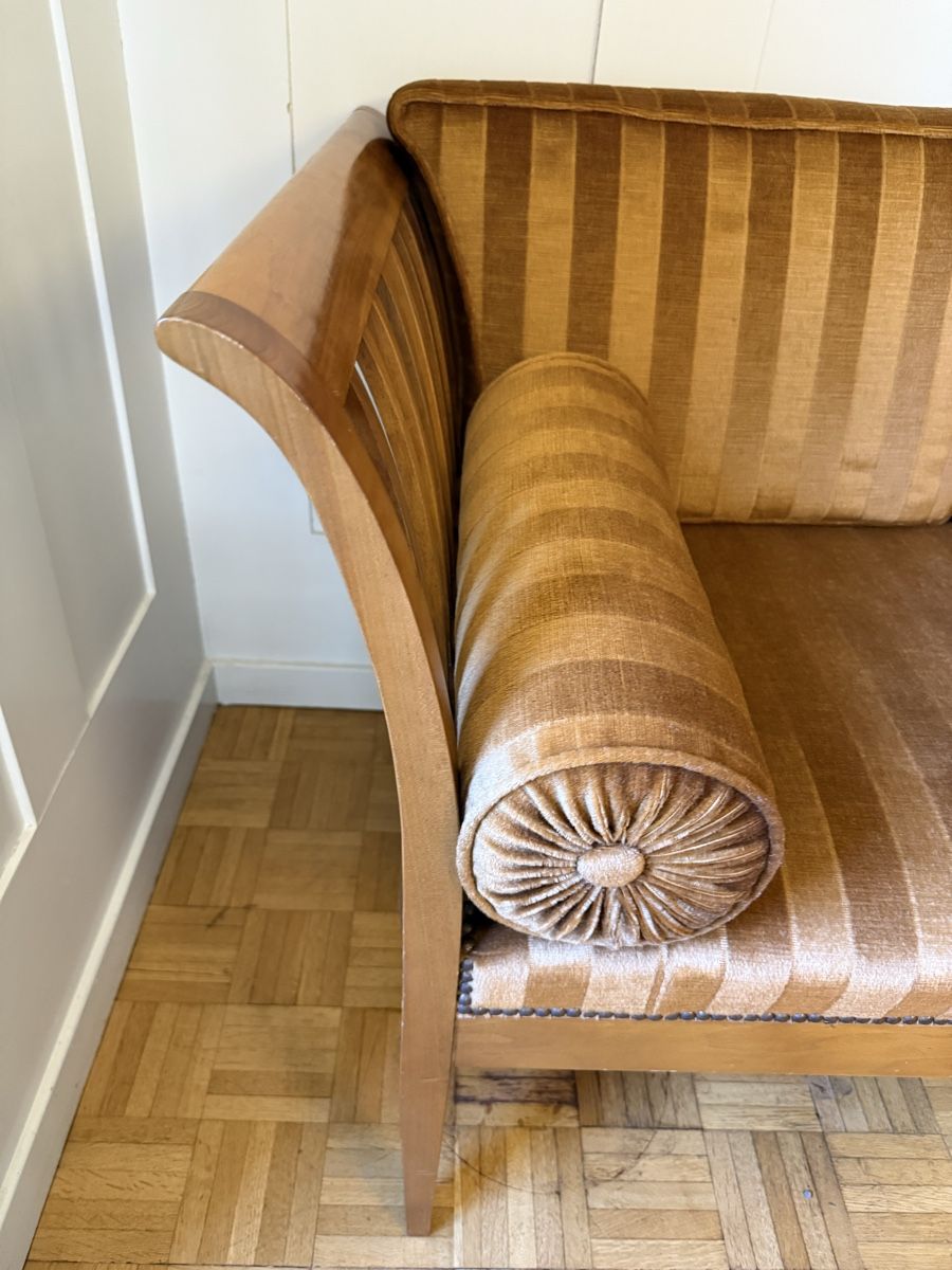 Divani: Jugendstil-Sofa, vermutlich Nussbaum, Samtbezug – Usato da Bern venduto da Moowee 3