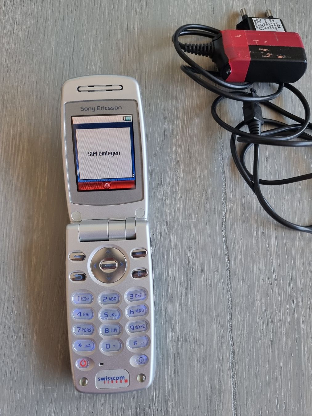 Ericsson Telefoni cellulari / Smartphones: Sony Ericsson Z520i Klapphandy mit Ladekabel – Usato da himmelried venduto da bribuli 1